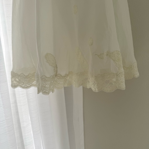 Vintage Victoria's Secret Ivory Chemise with Floral Lace Detailing lingerie - Picture 4 of 10